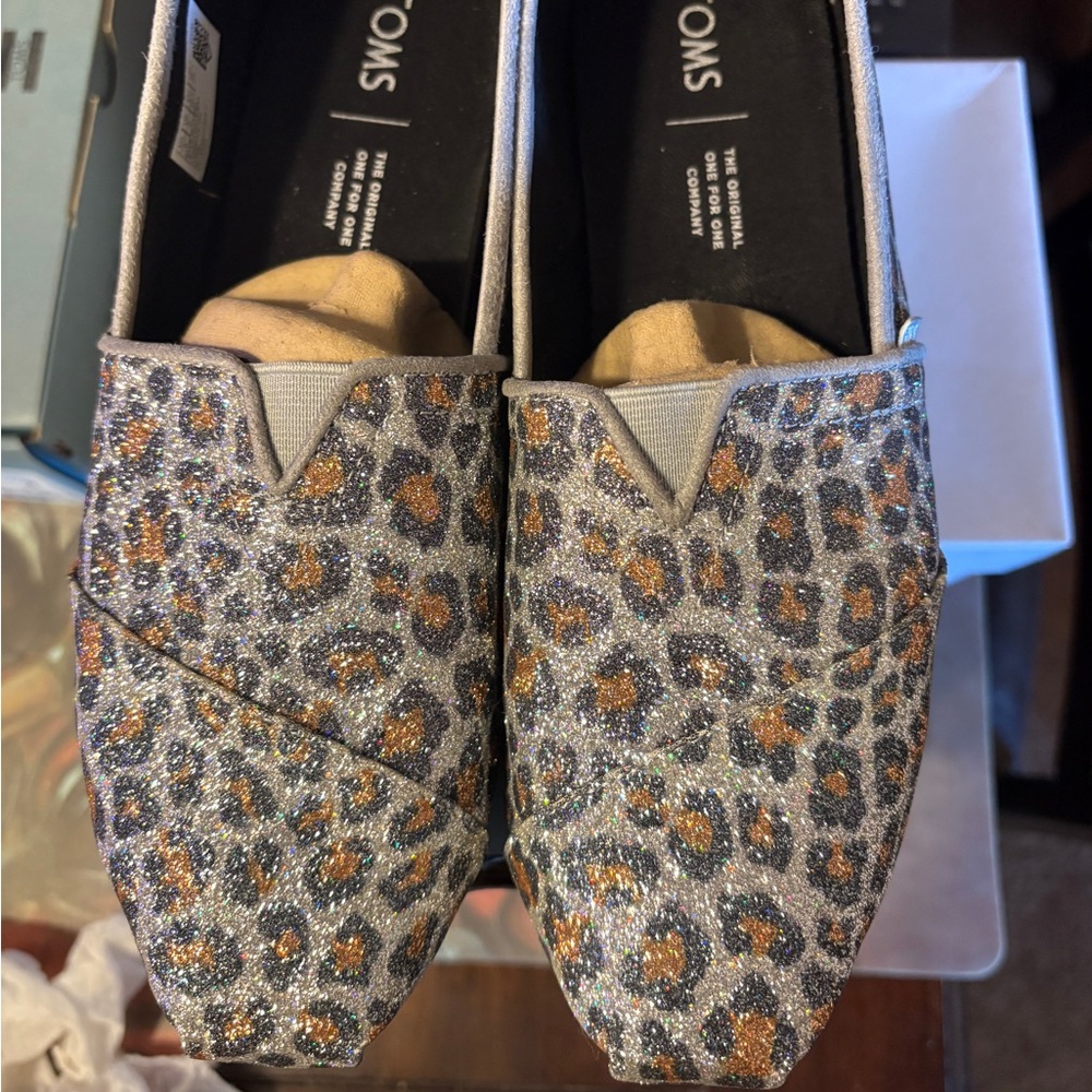 TOMS Classic Silver Glitter Cheetah Print shoes